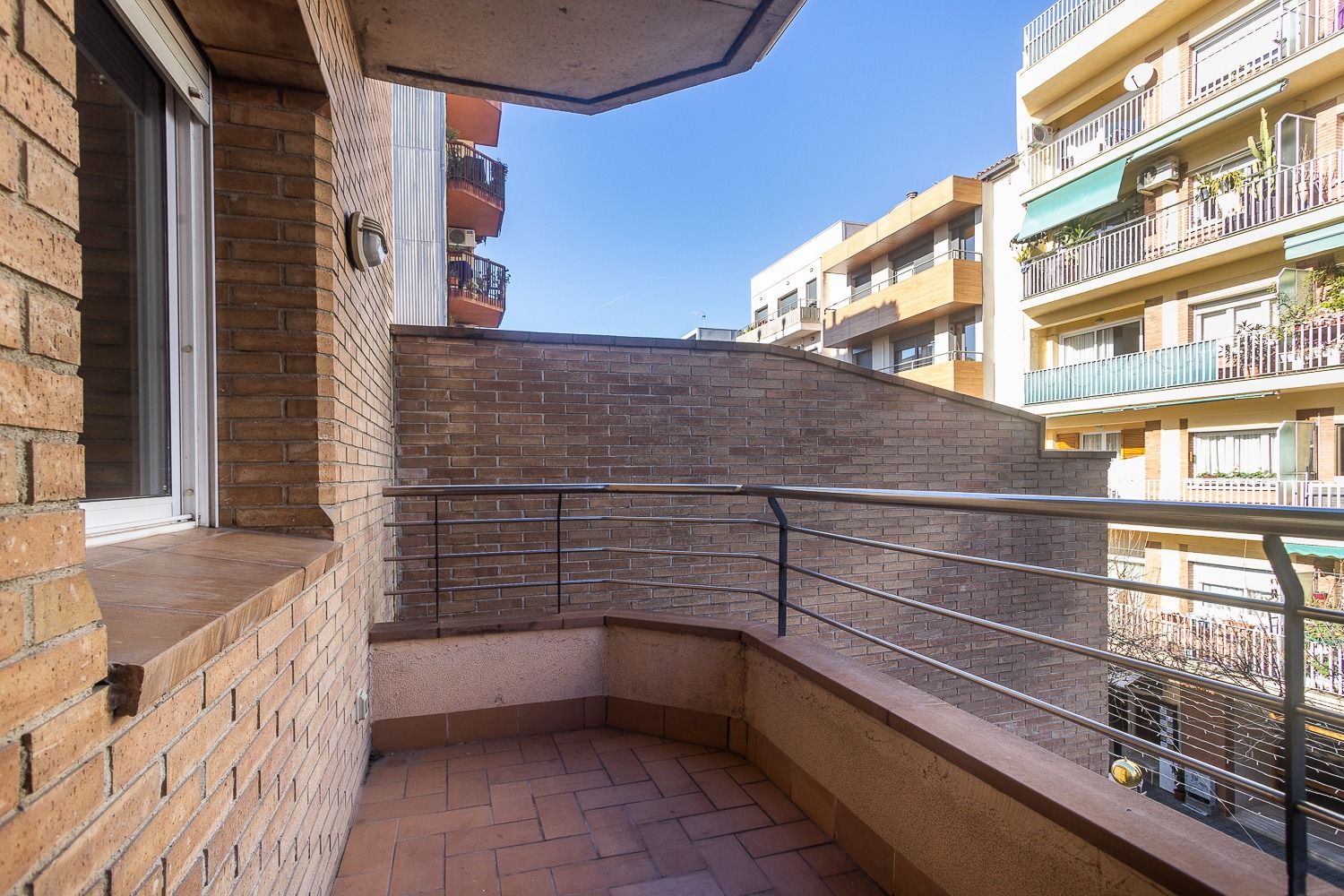 Balcó del pis a prop del Monestir de Sant Cugat de la immobiliària Vivendex. FOTO: Cedida