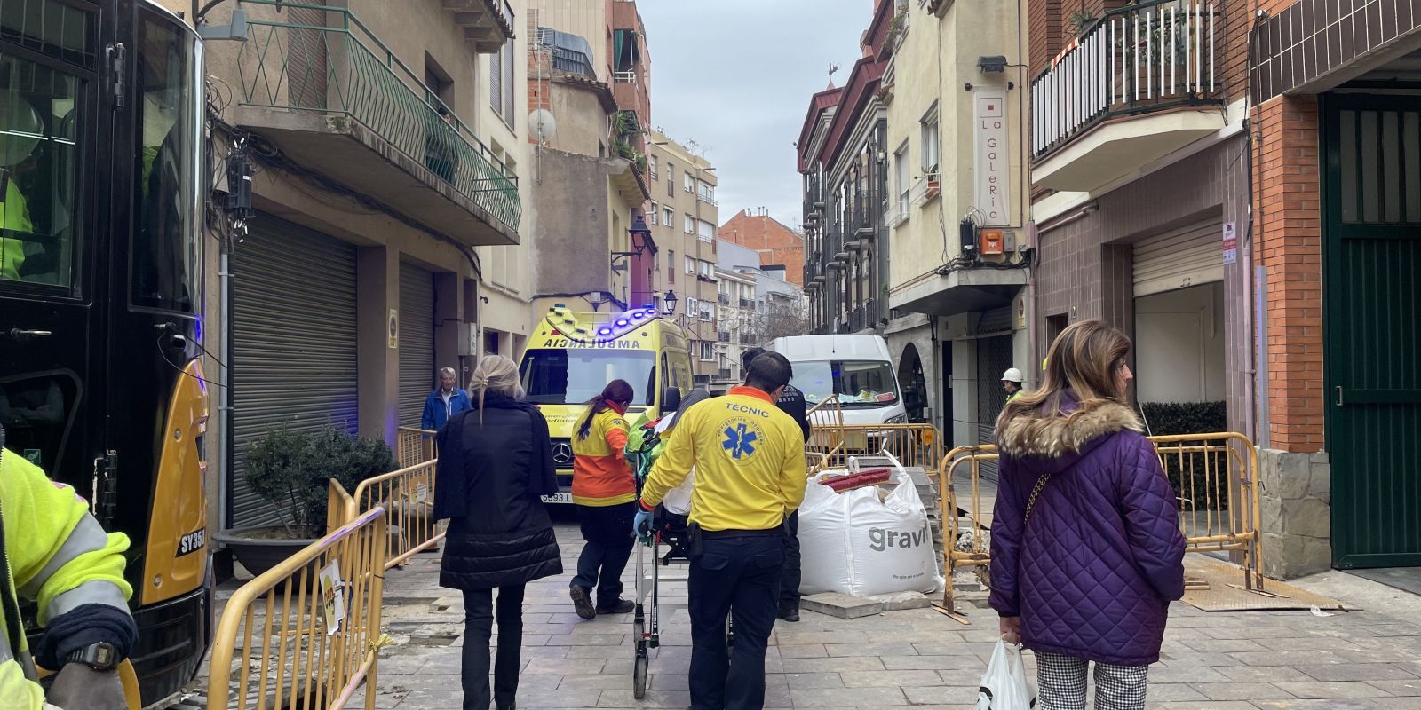 El moment que l'home ferit era atès FOTO: Àgata Guinó