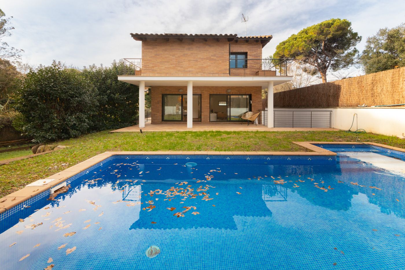 Façana de la casa reformada a Valldoreix d'aProperties. FOTO: Cedida