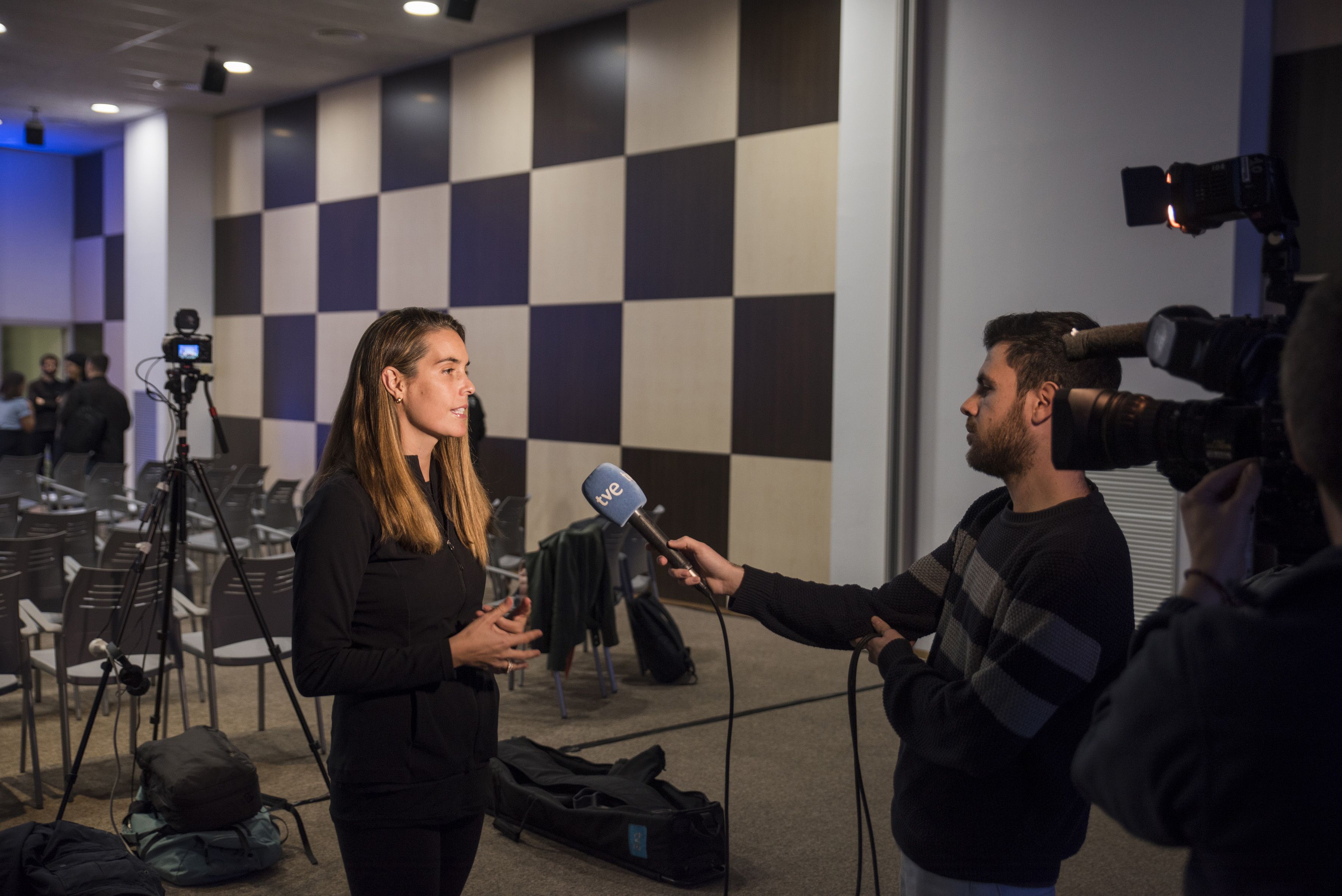 L'Ona Carbonell entrevistada per RTVE. FOTO: Bernat Millet