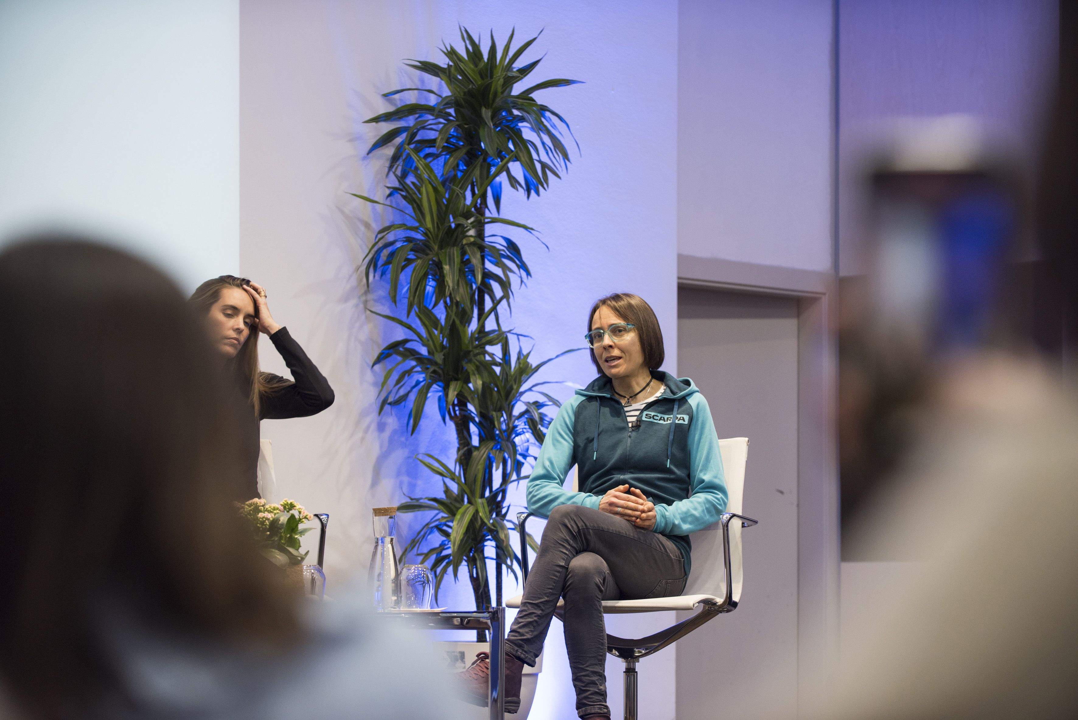 L'atleta professional i periodista, Anna Comet, en la seva intervenció del SC Trade Center Talks. FOTO: Bernat Millet