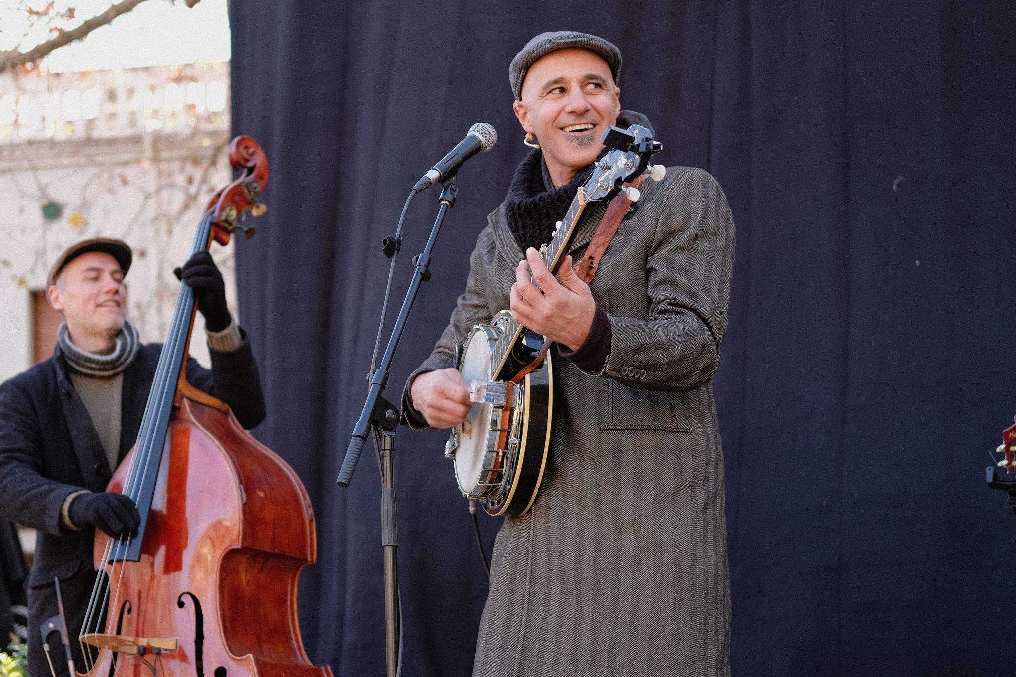 Vermut i 'ReBOOOMbori', animació infantil amb la Cia. Roger Canals a la pl. de Barcelona. FOTO: Ale Gómez