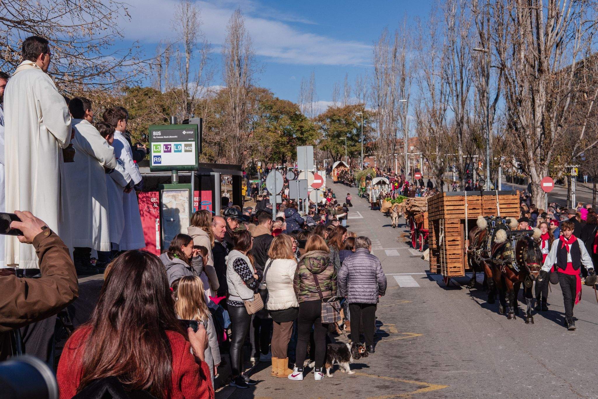 Benedicció de cavalleries al pg. de Francesc Macià. FOTO: Ale Gómez