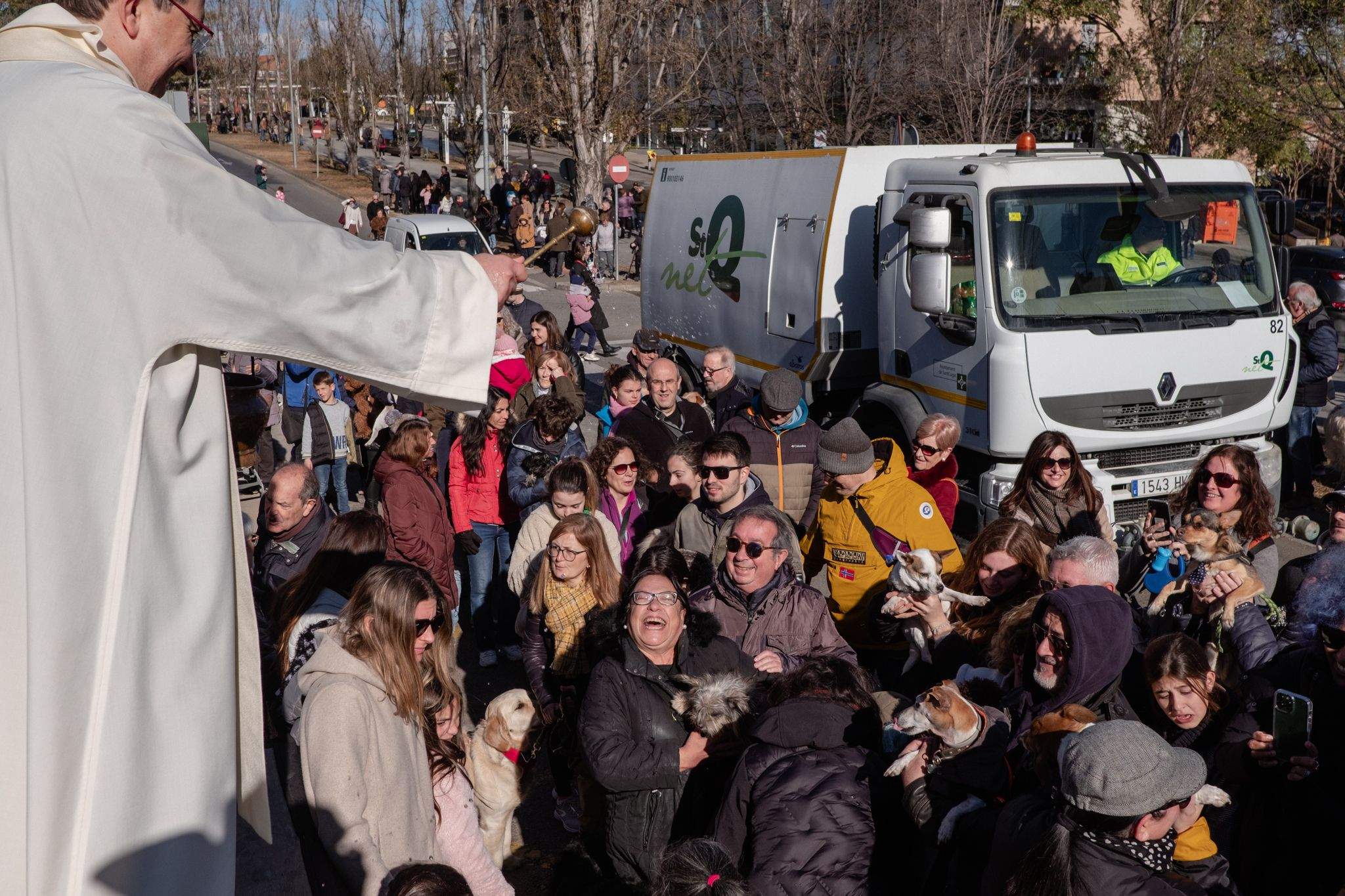 Benedicció de cavalleries al pg. de Francesc Macià. FOTO: Ale Gómez