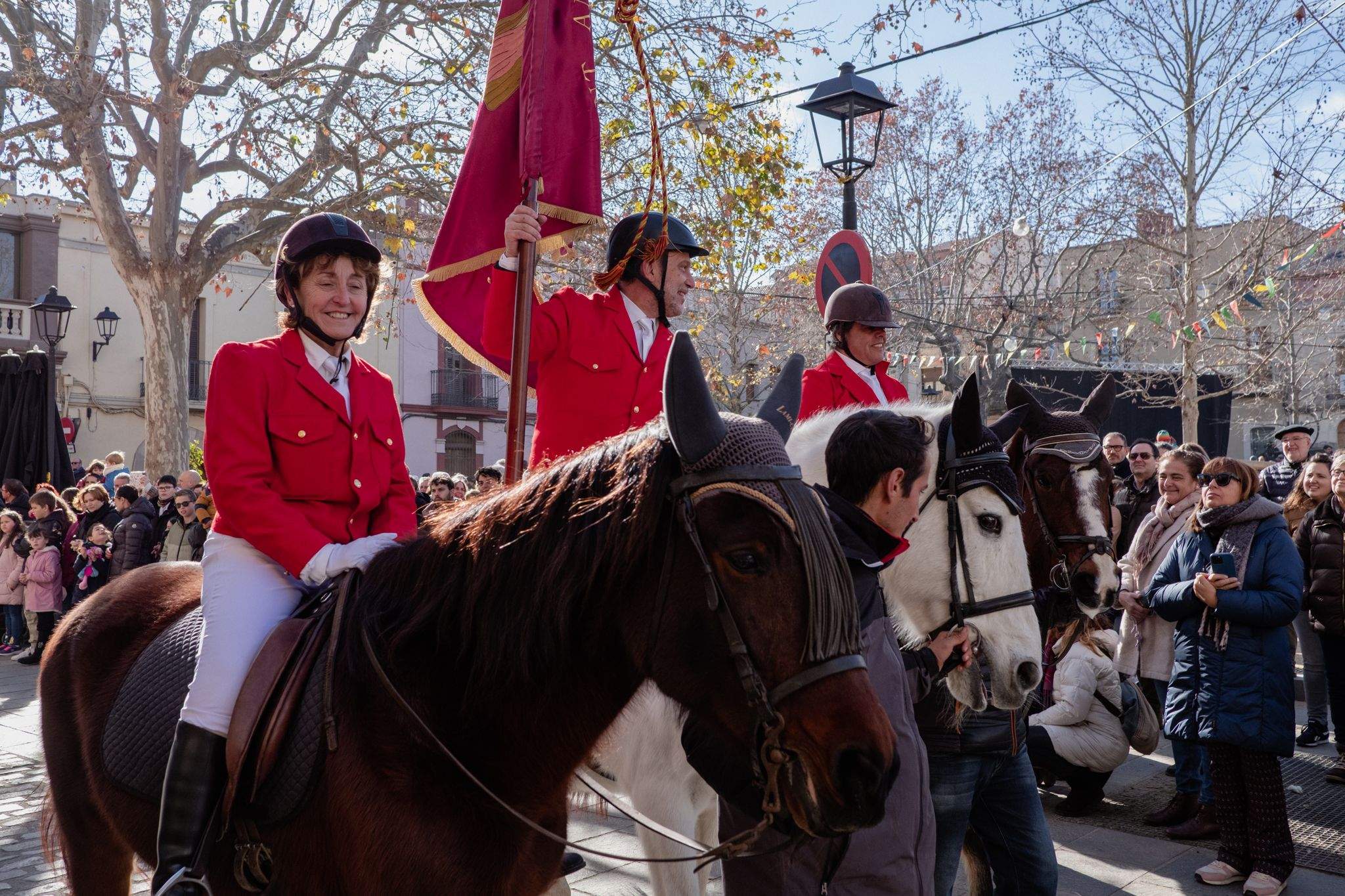 Arribada de la Rua a la pl. de Barcelona i rebuda per part de les autoritats municipals. FOTO: Ale Gómez