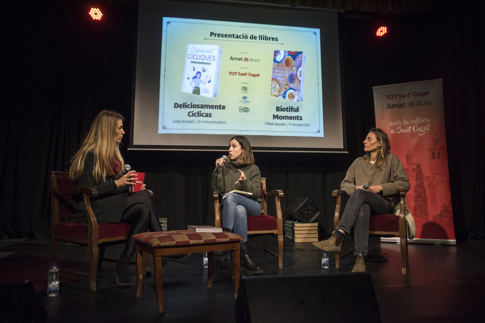 Les escriptores santcugatenques Gina Estapé i Chloé Sucrée presenten els seus respectius llibres. FOTO: Bernat Millet.