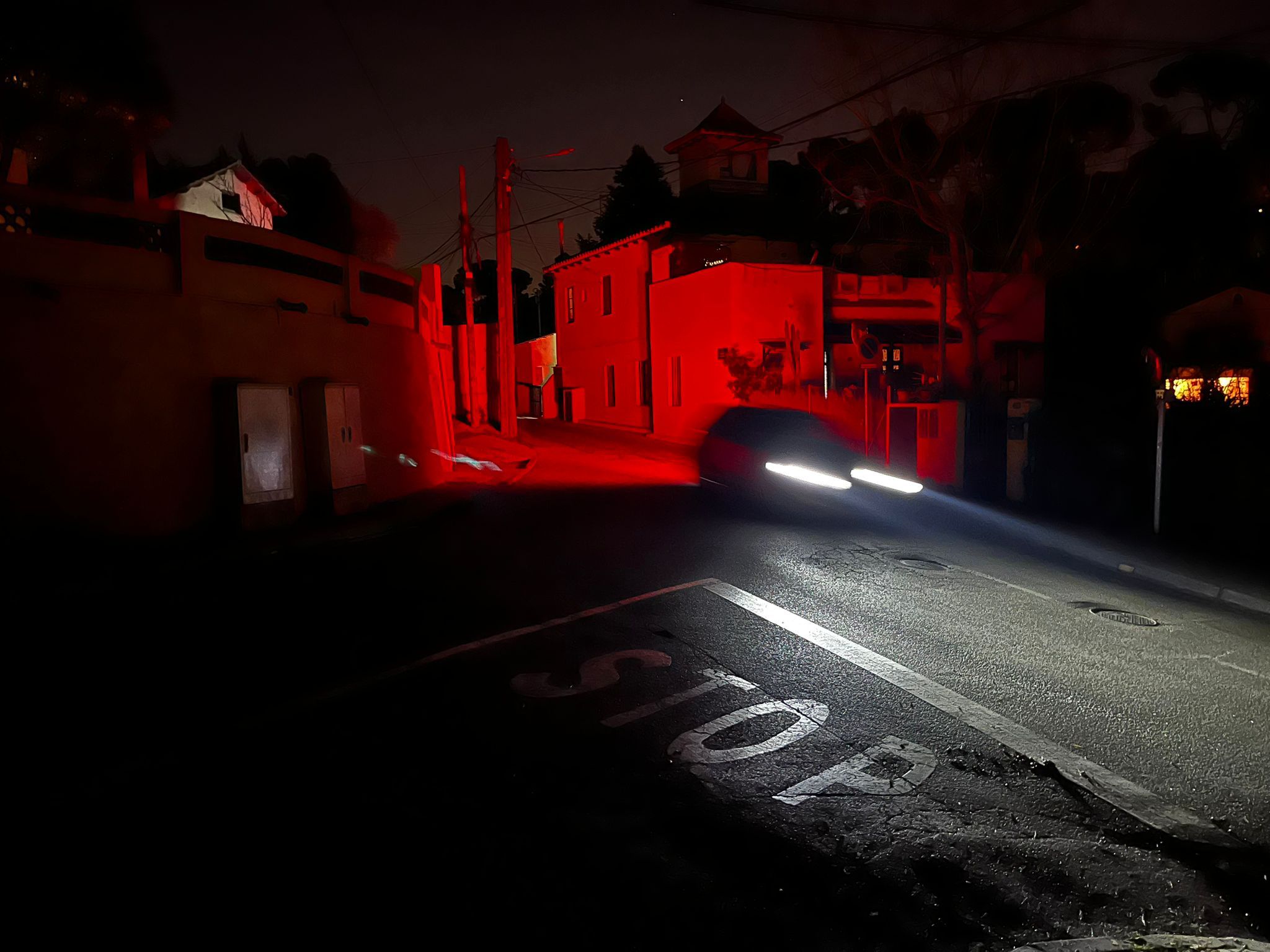 El passeig dels Àlbers i l'avinguda d'Emeterio Escudero de La Floresta sense llum per una avaria. FOTO: Cedida