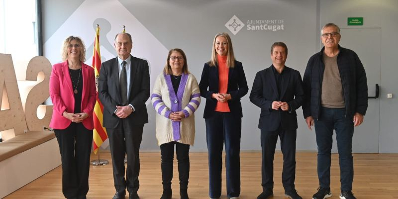 Foto de família dels protagonistes del conveni entre l'Hospital Sant Joan de Déu i l'Ajuntament de Sant Cugat. FOTO: Ajuntament