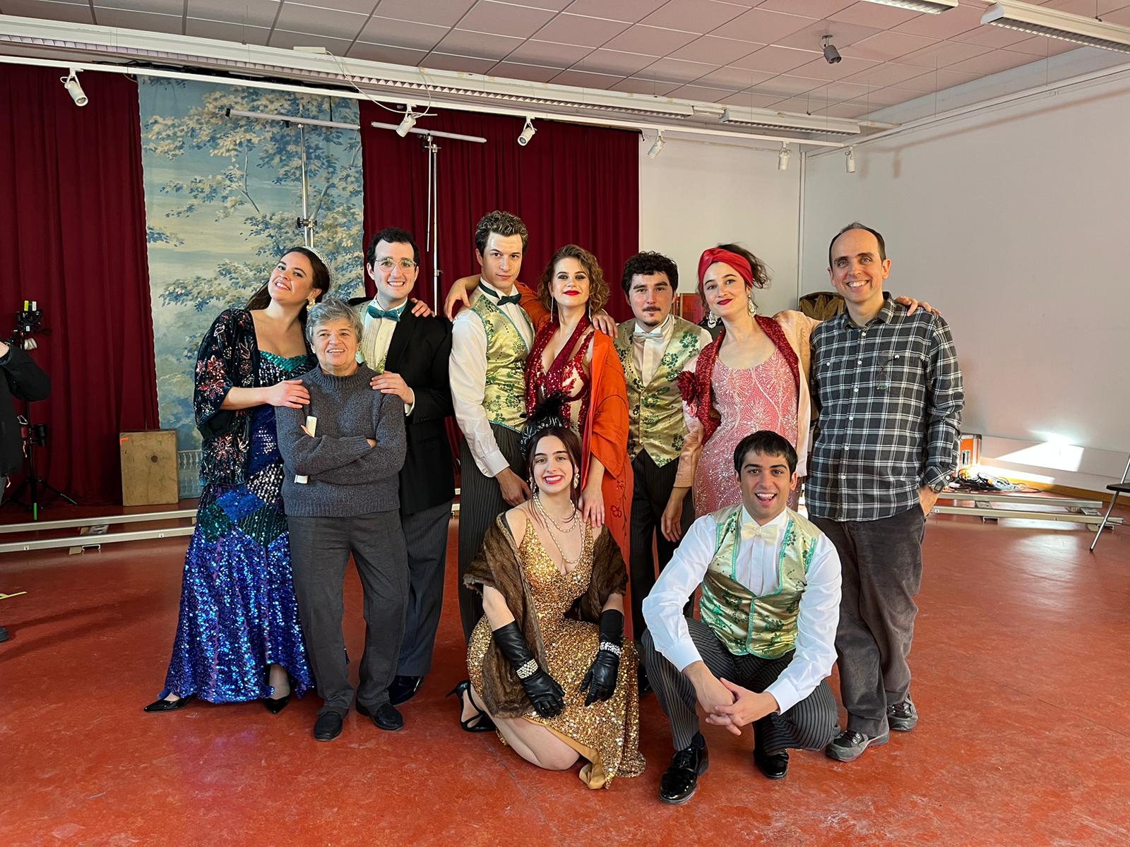 Rodatge d'Historietes, fragment musical de Dagoll Dagom en el rodatge de 'Bojos per Molière'. A l'esquerra del tot, la Martina Vilarasau. FOTO: Cedida.