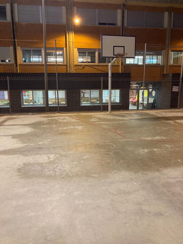 Pista poliesportiva de l'Institut Escola Catalunya. FOTO: Cedida