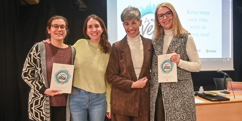 La tinenta d'alcaldia de Cultura, Esther Madrona (esquerra) i l'alcaldessa de Sant Cugat, Mireia Ingla (dreta), van assistir a l'acte de presentació. FOTO: Ajuntament