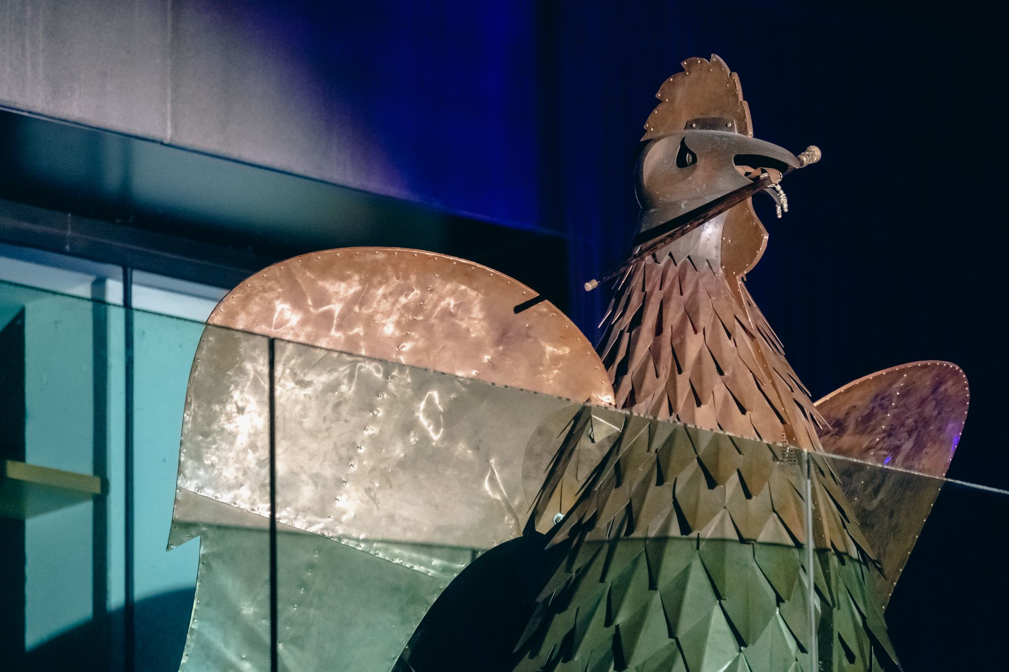 El Gall del Carnaval llegeix el pregó al balcó de l'Ajuntament. Foto: Ale Gómez