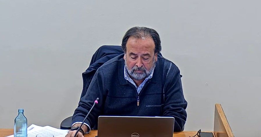 Jaume Sanmartí, ERC, va presentar la moció sobre les plusvàlues municipals a la Junta de Veïns de l'EMD de Valldoreix. FOTO: EMD de Valldoreix