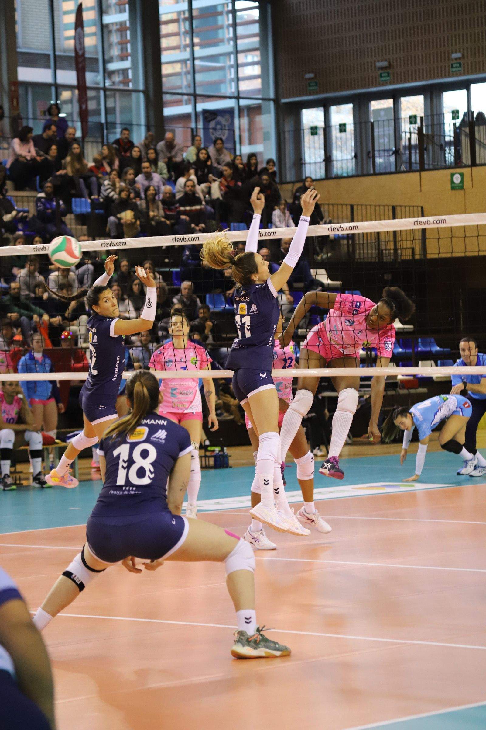 El CV Kiele Socuéllamos jugarà les semifinals de la Copa de la Reina de voleibol, després de guanyar 0 a 3 a l'Avarca de Menorca. FOTO: Mireia Norberto