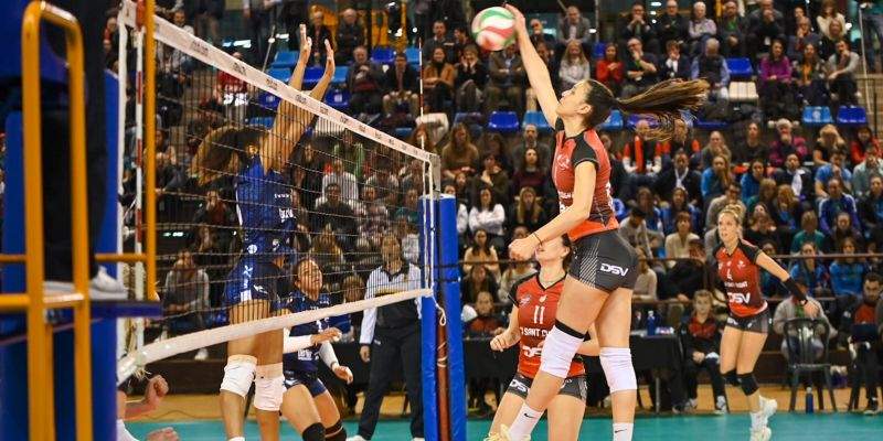El Cajasol Vóley Dos Hermanas jugarà les semifinals de la Copa de la Reina, després de guanyar 0 a 3 al DSV Club Voleibol Sant Cugat. FOTO: Ajuntament
