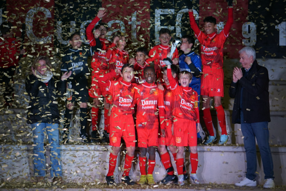 El CF Damm va guanyar la 9a edició del Torneig Solidari del Sant Cugat FC, entre 20 equips. FOTO: Cedida