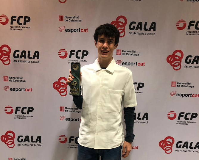 Àlex Fernández va ser escollit com el millor patinador de rollerfreestyle de l'any 2022 durant la 4a Gala del Patinatge Català. FOTO: Cedida
