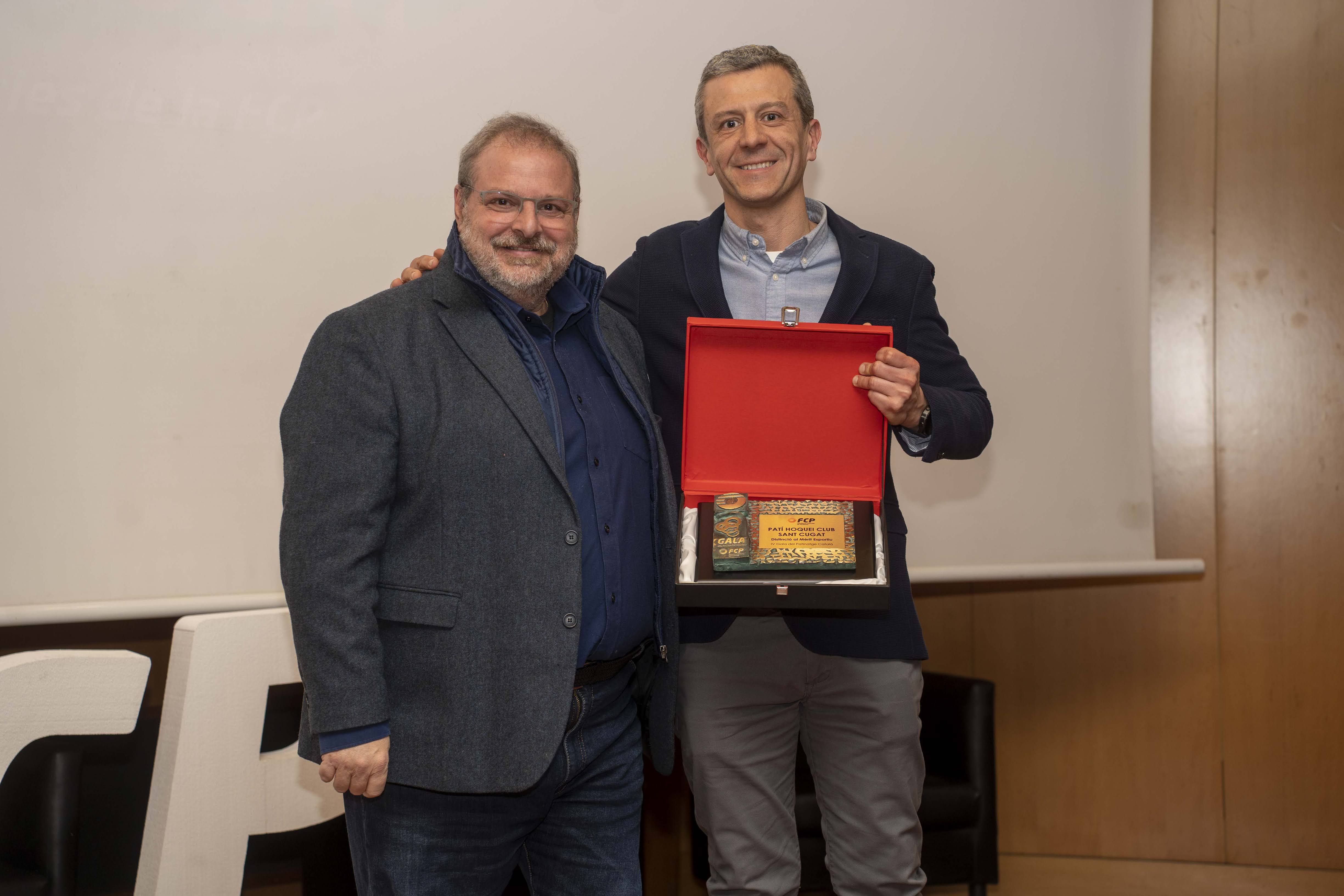 Raimon Casas (dreta), president del Solideo PHC Sant Cugat, va rebre el premi durant la 4a Gala del Patinatge Català. FOTO: David Valiente (Federació Catalana Patinatge)