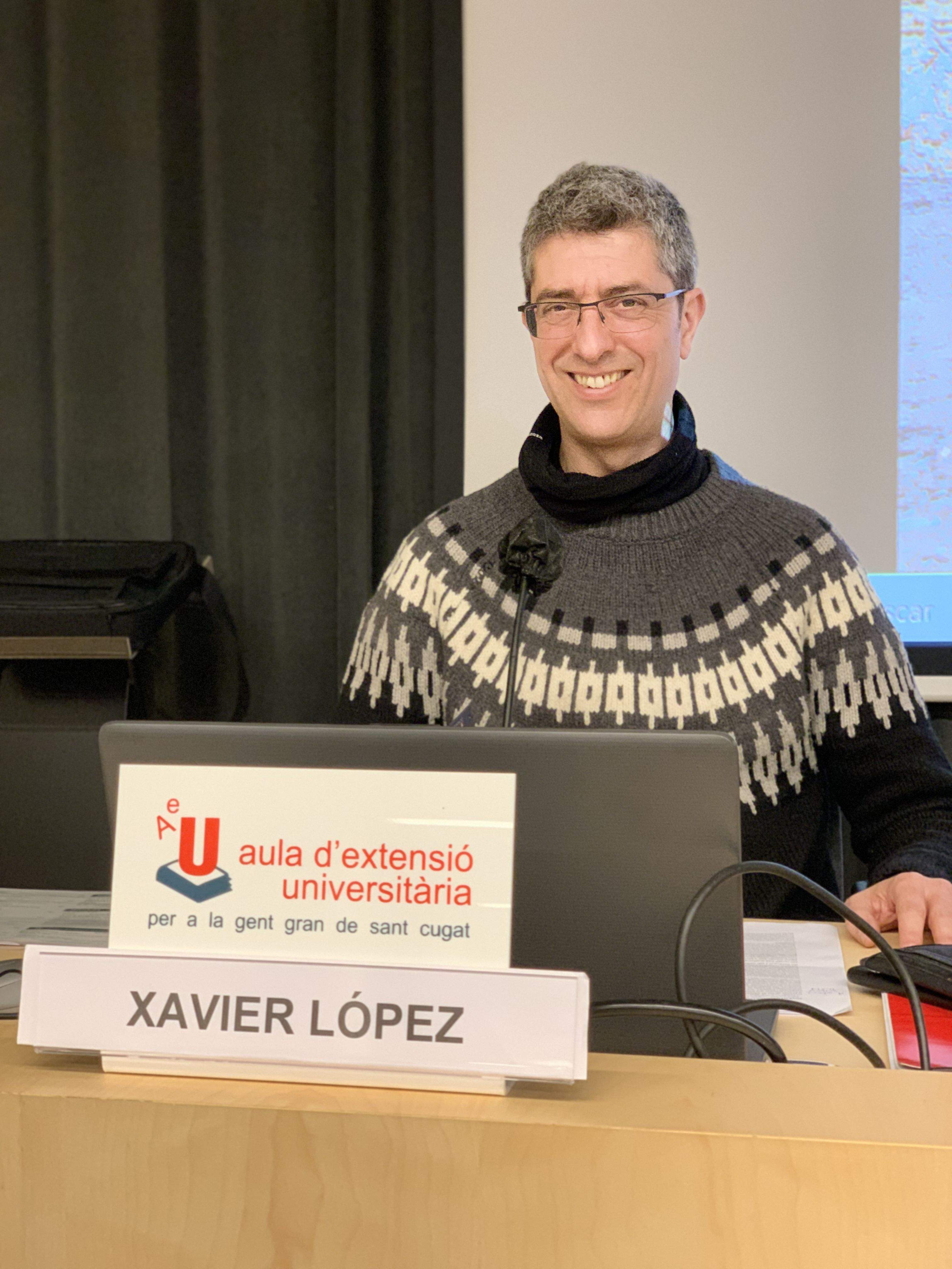 El filòsof i professor de la UAB Xavi López en la conferència 'Perquè els joves s’allunyen d’allò que coneixem?'. FOTO: Cedida
