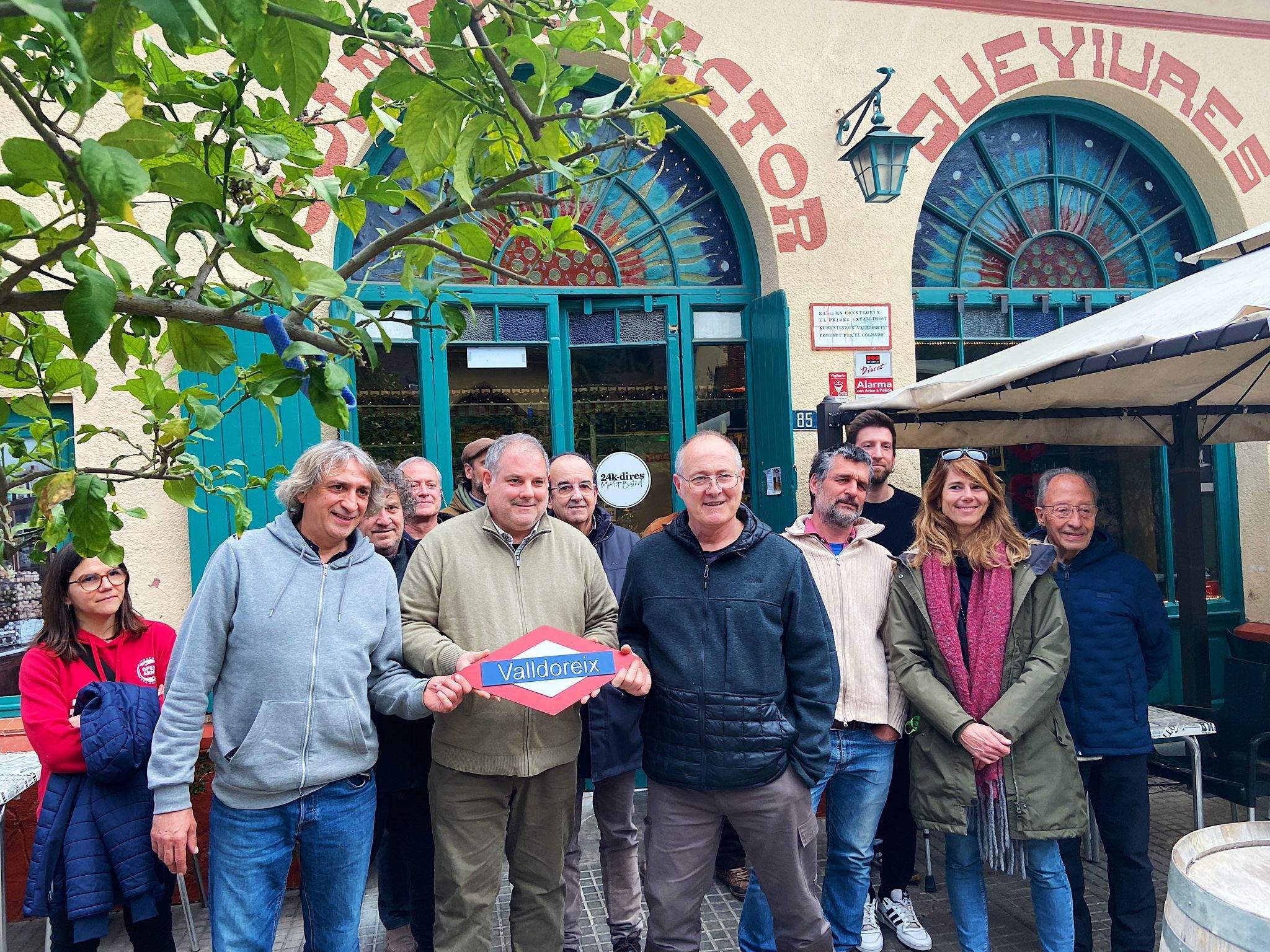 Al centre, Ferran Margineda, portaveu de la CUP a Valldoreix, i Juanjo Cortés, alcaldable per Valldoreix plural a l'EMD. Foto: TOT 