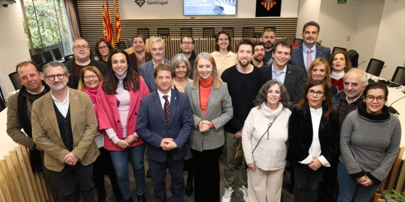 Els regidors de l'Ajuntament de Sant Cugat han inaugurat la nova Sala de Plens. FOTO: Ajuntament