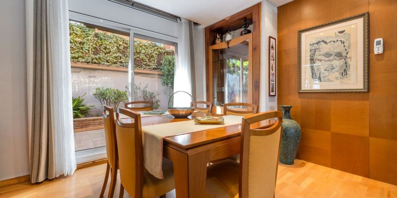 Saló-menjador de la casa adossada del Parc Central de Sant Cugat de la immobiliària Vivendex. FOTO: Cedida