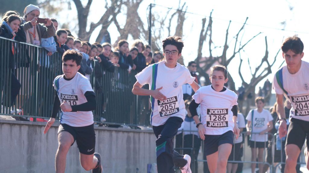 Competició d'atletisme durant les IV Olimpíades Pureza de María de Sant Cugat. FOTO: Cedida
