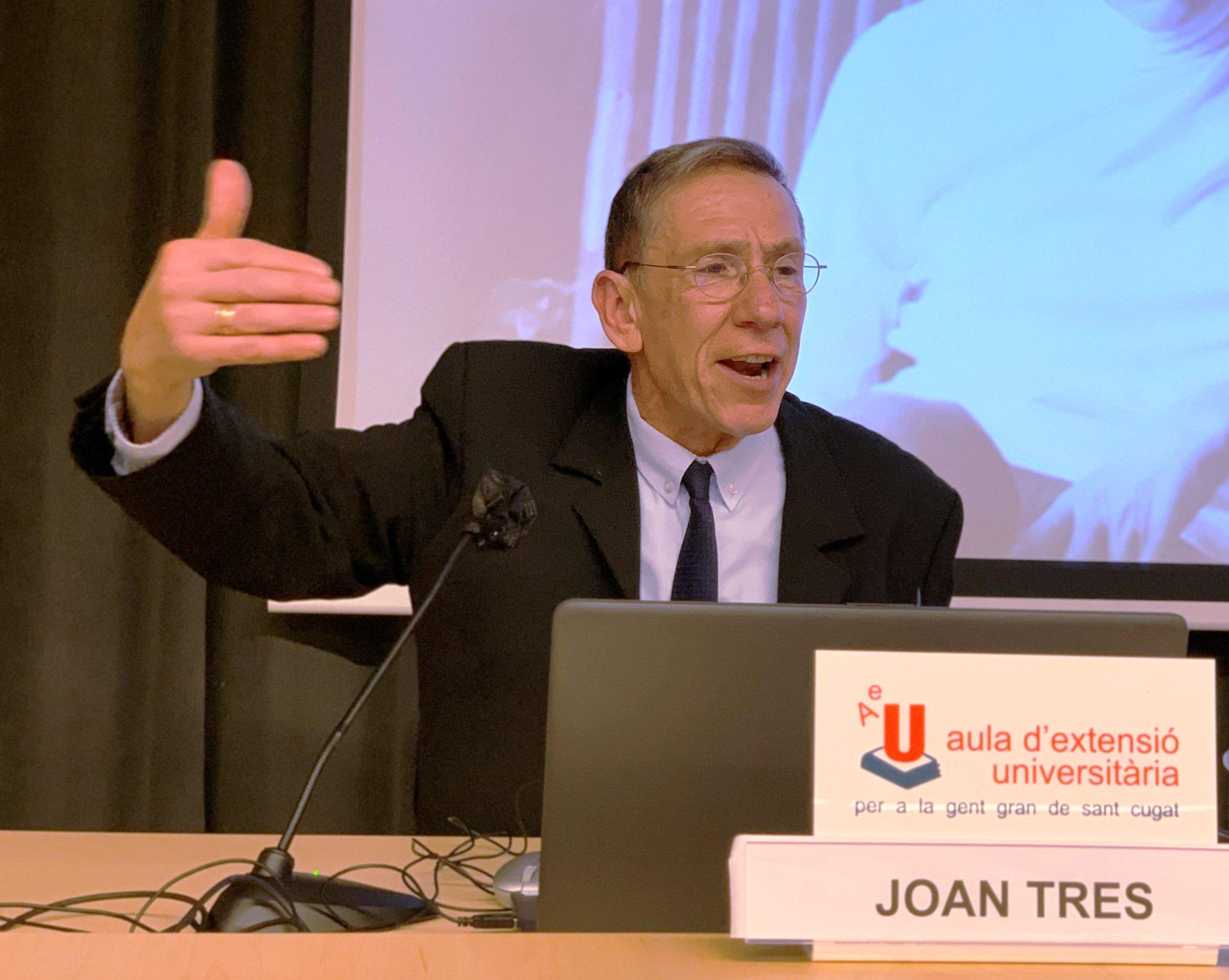 Joan Tres en una conferència sobre Gabriel Ferrater. FOTO: Cedida