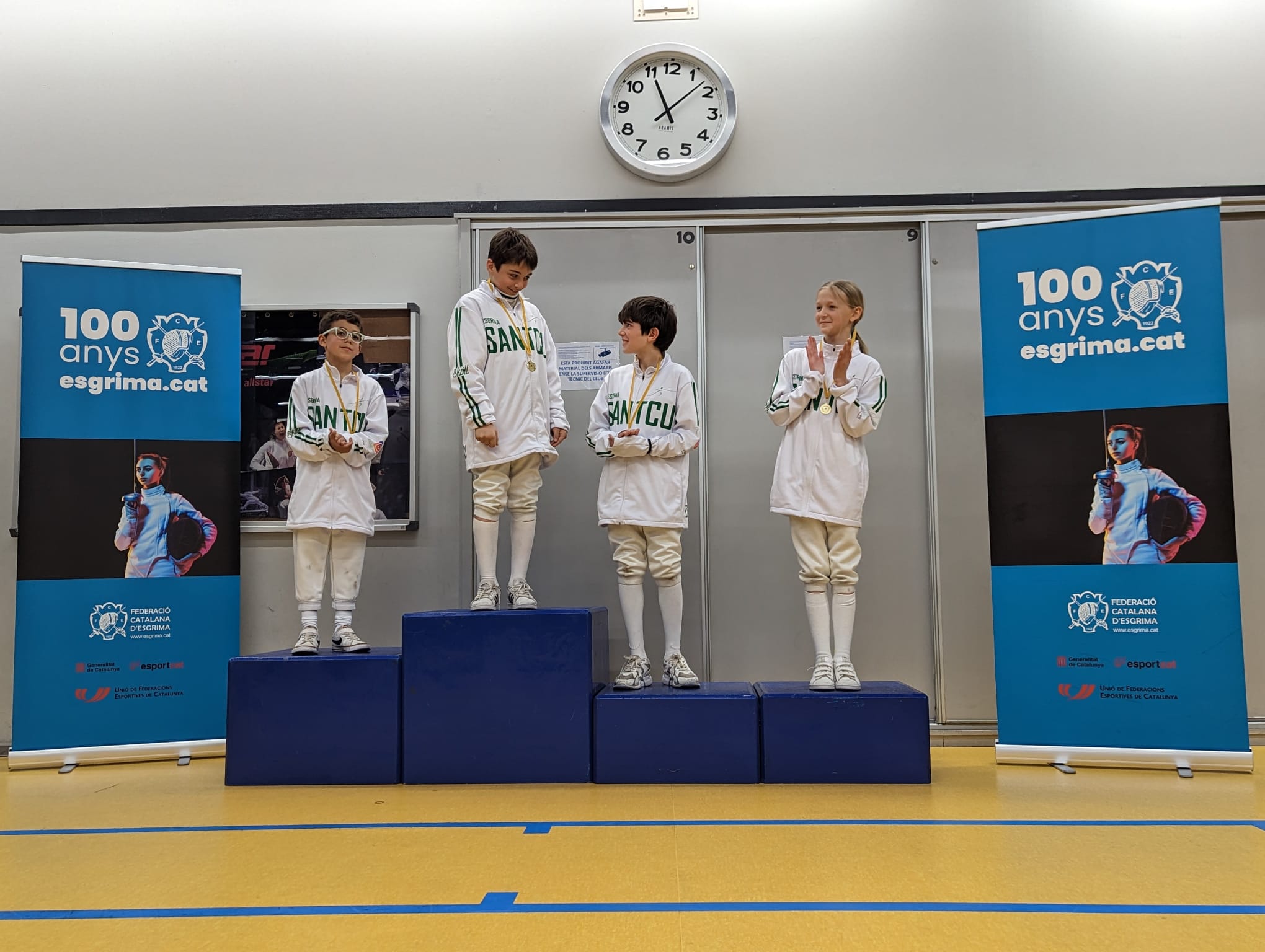 El podi de la categoria sub-11 mixta de la Lliga Catalana el va ocupar per complert el Club Esgrima Sant Cugat. FOTO: Cedida