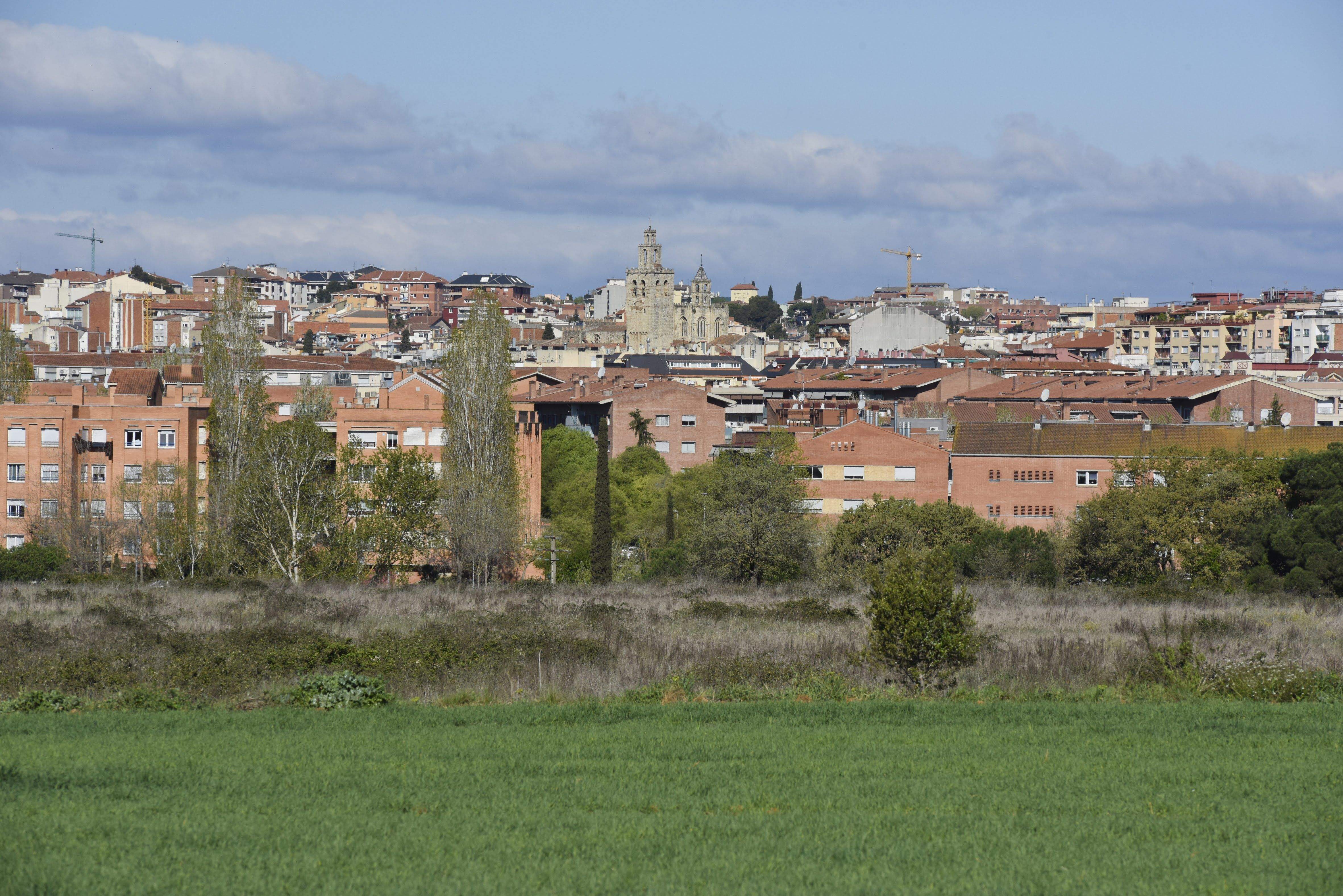 Vistes de Sant Cugat des dels camps de la Torre Negra FOTO: Arxiu del TOT