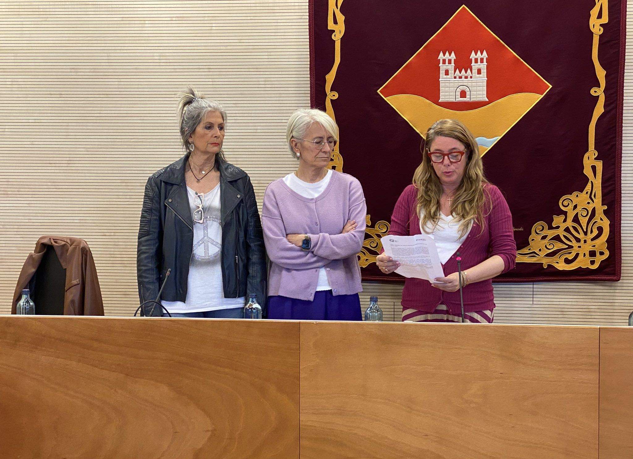 Les vocals de l'EMD de Valldoreix llegint el manifest del Dia Internacional de la Dona. FOTO: EMD Valldoreix