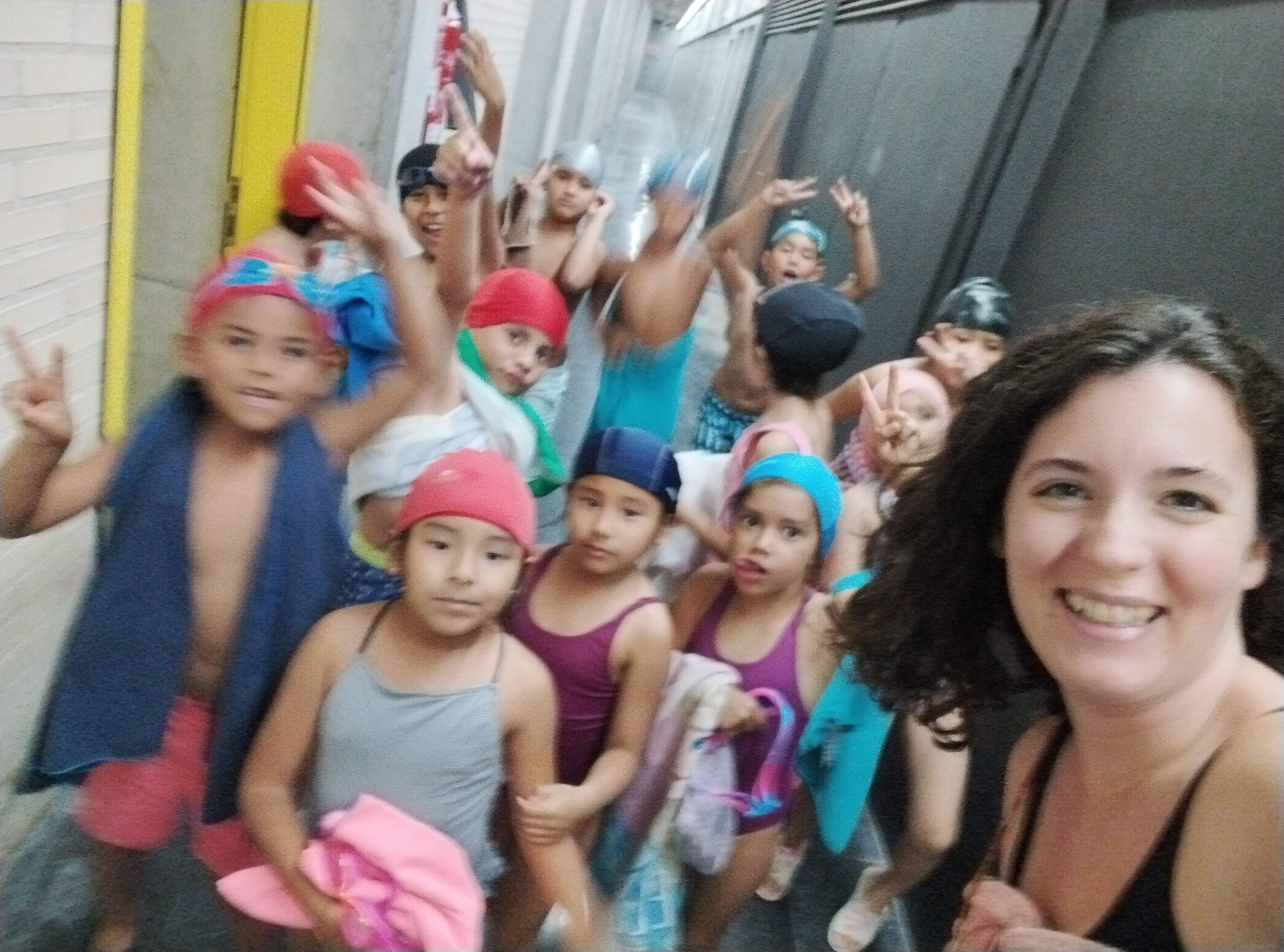 El Centre Obert va d'excursió a la piscina. FOTO: Cedida