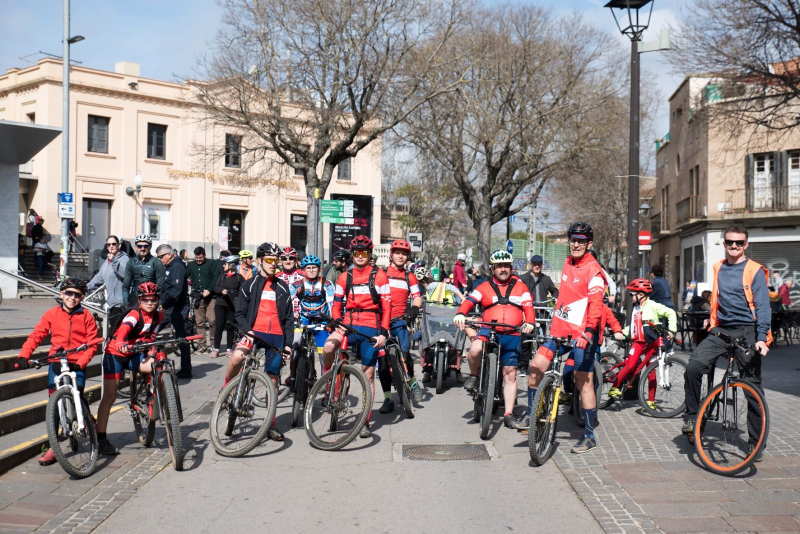 Els ciclistes han recorregut els carrers de Sant Cugat per fomentar l'ús de la bicicleta. FOTO: Bernat Millet