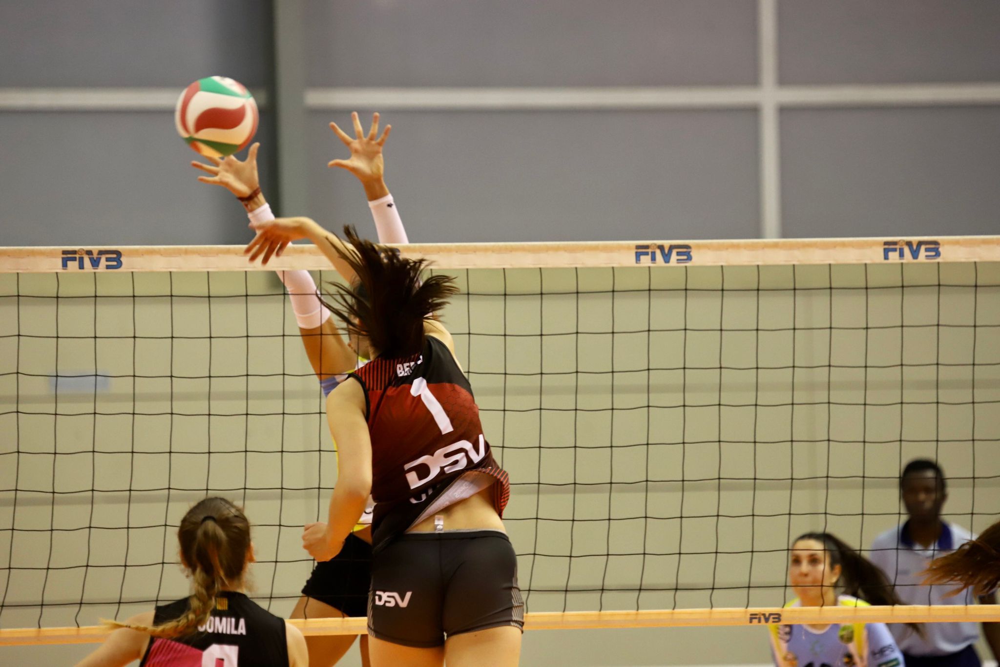 Aina Berbel, en la victòria del DSV Club Voleibol Sant Cugat vers el CV Sayre CC La Ballena. FOTO: Mireia Norberto