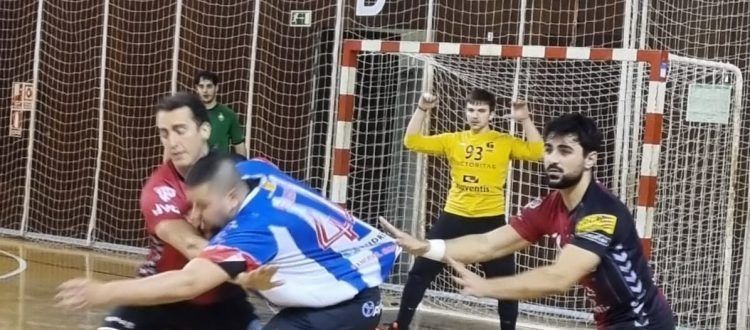 L'Handbol Sant Cugat aprofita el factor local per mantenir-se en la lluita per les fases d'ascens. FOTO: Cedida