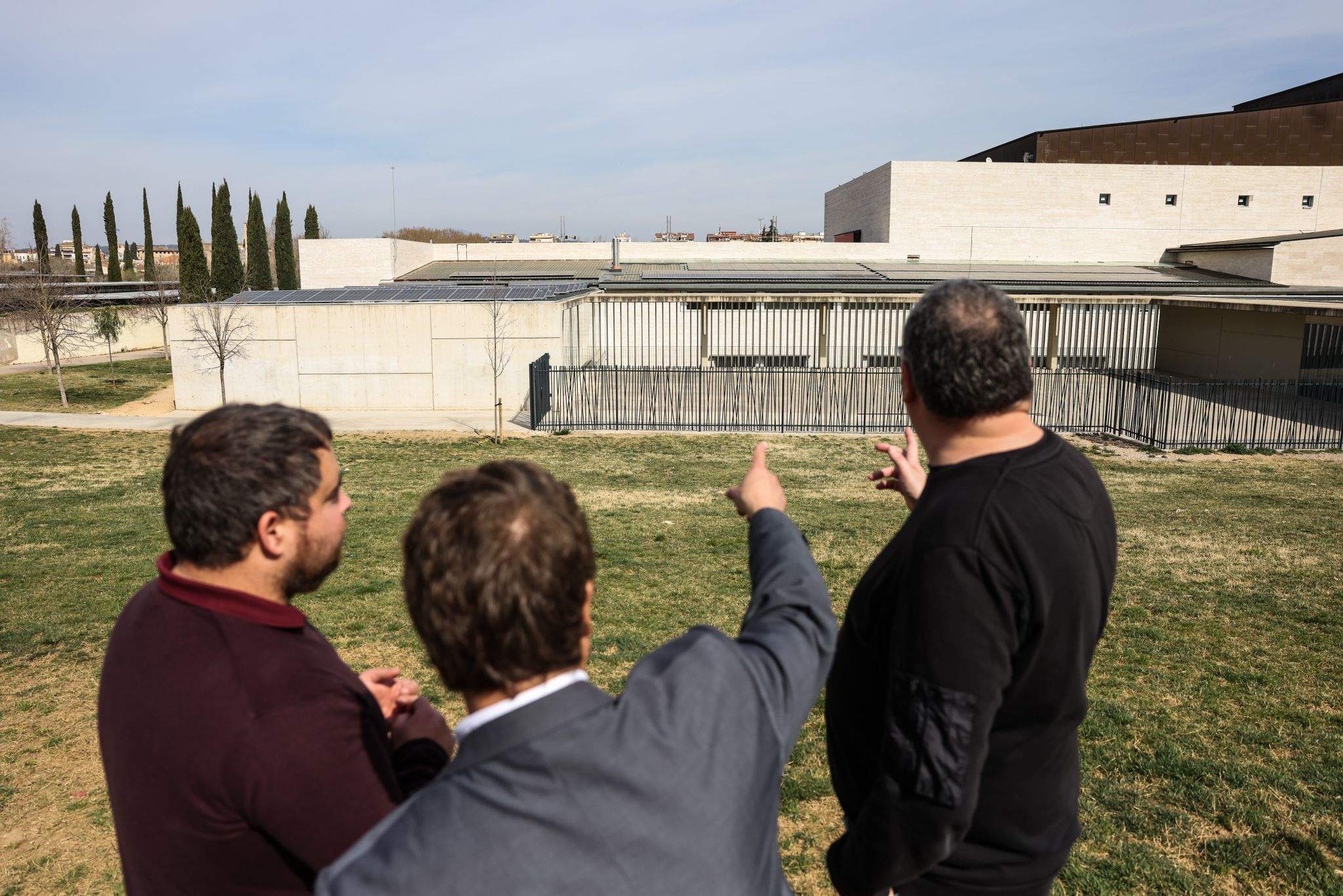 Les plaques fotovoltaiques de l'Escola de Música Victòria dels Àngels FOTO: Ajuntament