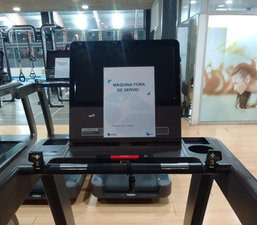 Una de les màquines que està espatllada del gimnàs municipal que gestiona Eurofitness. FOTO: Cedida