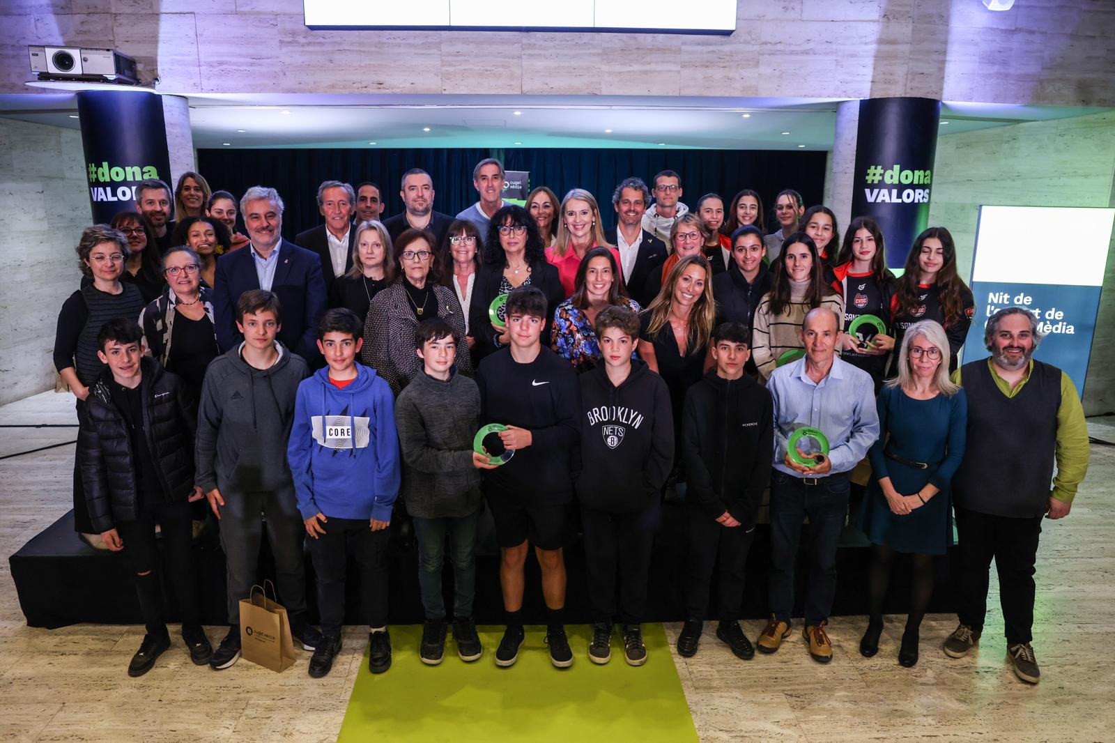 Tots els premiats, organitzadors, patrocinador i membres del jurat dels premis Esport en Marxa de Cugat Mèdia 2023