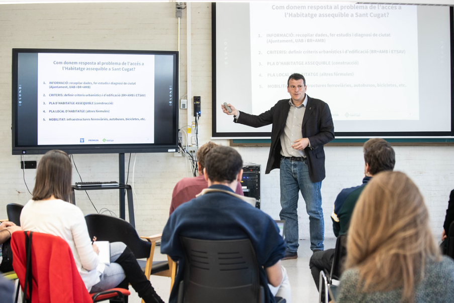 El tinent d'alcaldia d'Habitatge, Francesc Duch, ha repassat els projectes actuals i de futur en matèria d'habitatge de Sant Cugat. FOTO: Ajuntament