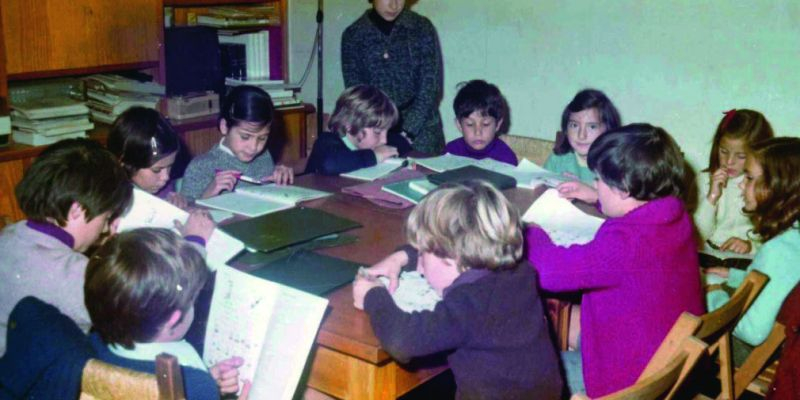 Classe d’anglès al Centre d’Estudi de Llengües del c/ Santiago Rusiñol, als anys 70. Foto: Cedida