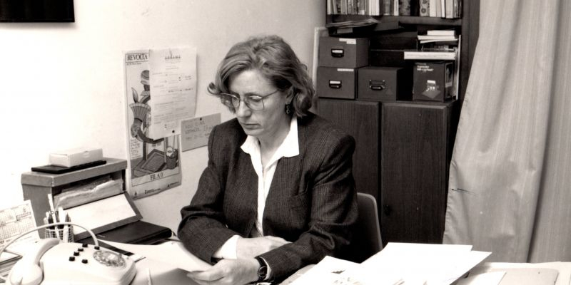 Montserrat Obiols al seu despatx, el 1990. Foto: Cedida