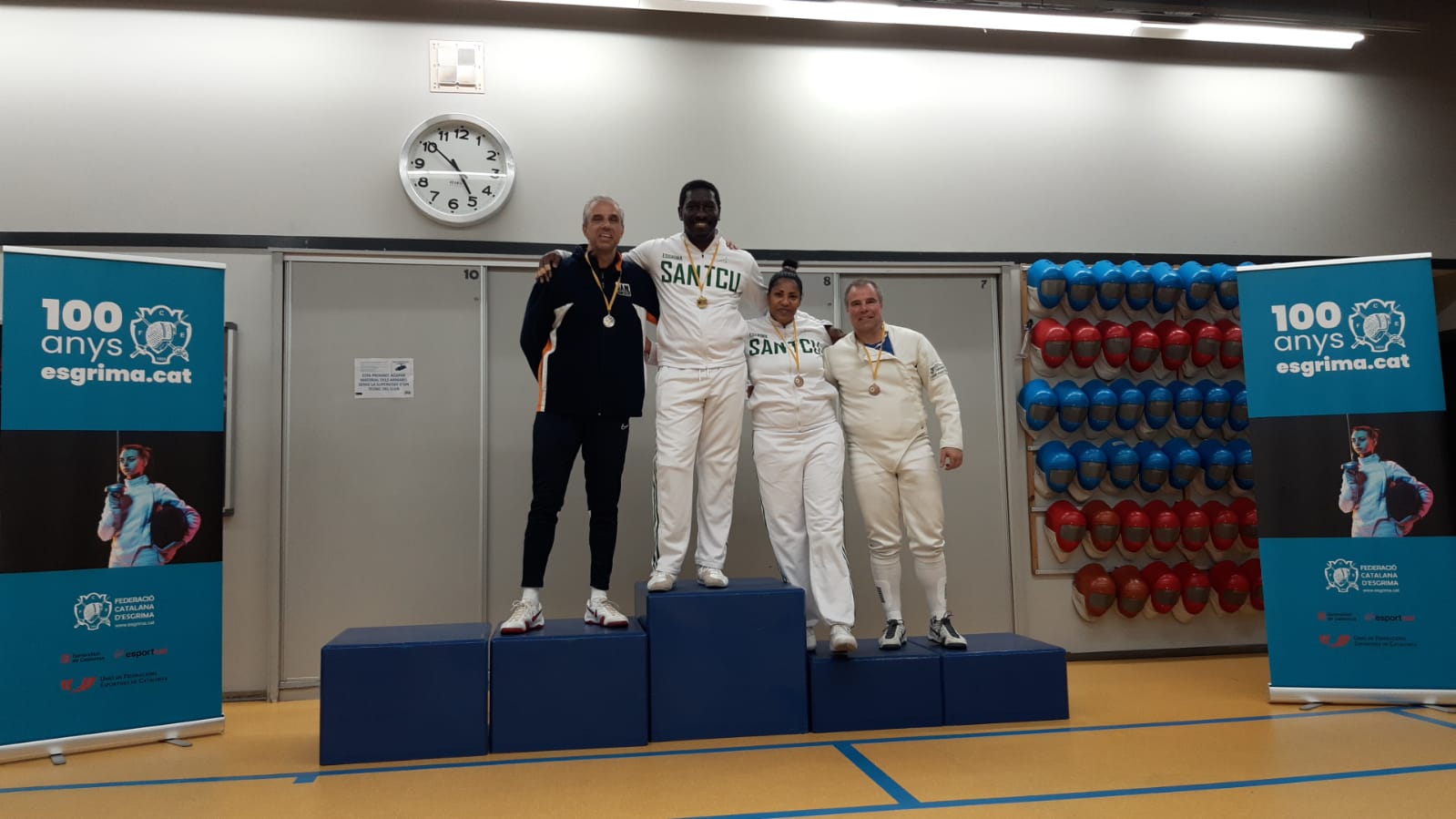Els tiradors Enriquez, Ramos i Llenas, del Club Esgrima Sant Cugat, van fer podi en la Lliga Catalana 2. FOTO: Cedida