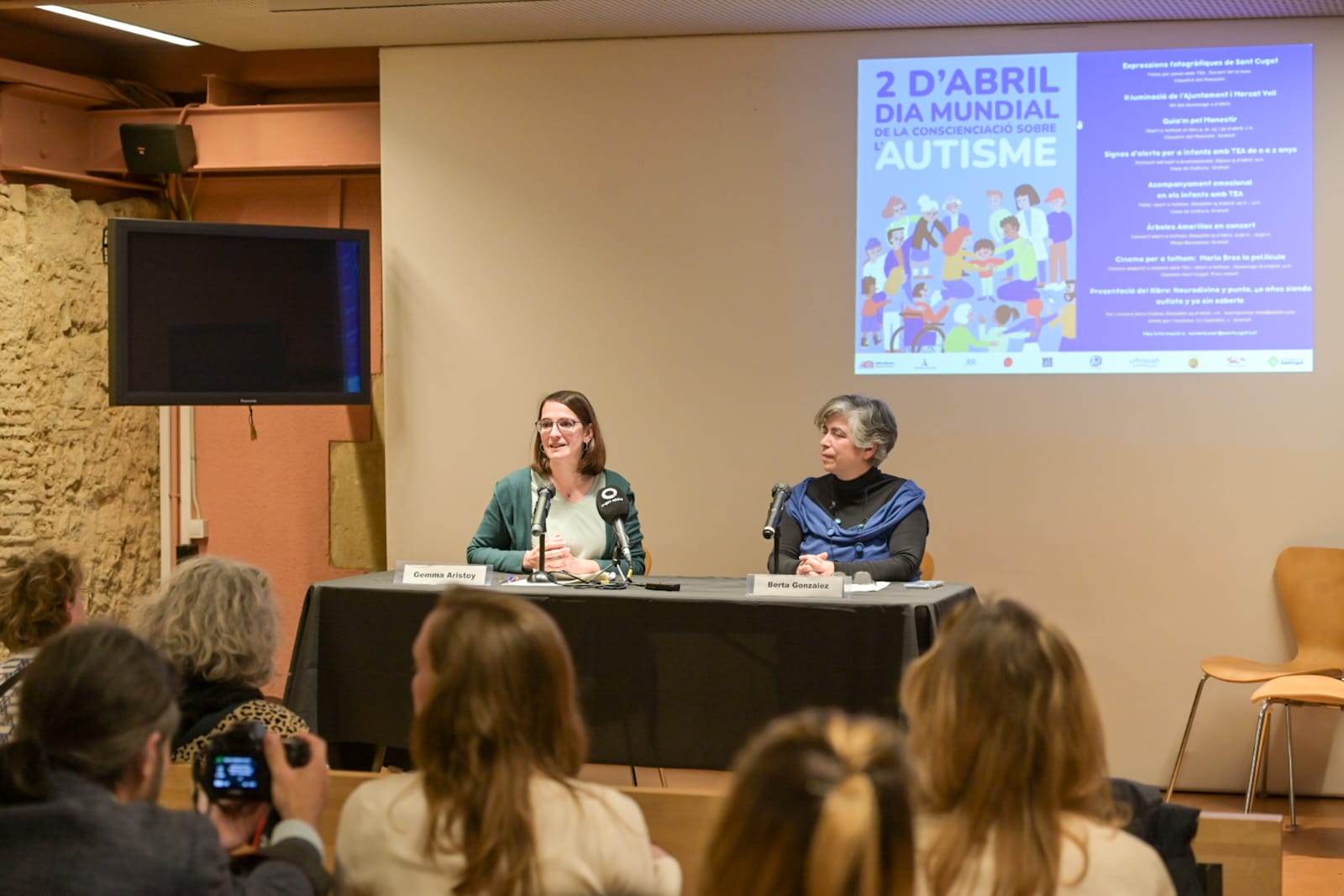 La regidora de Salut, Gemma Aristoy i la responsable del museu de Sant Cugat, Berta Gonàlez FOTO: Ajuntament
