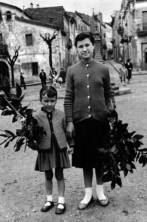 Mercè i Montse Refusta per Rams de finals dels anys cinquanta. Foto: Arxiu del TOT