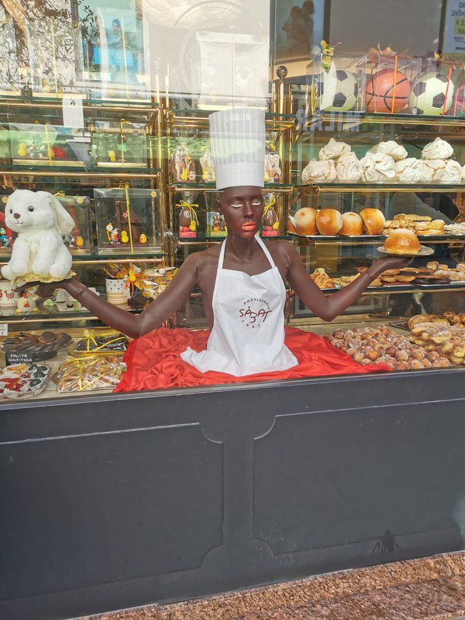 La mona retirada de la pastisseria Sàbat. FOTO: Hora Bruixa