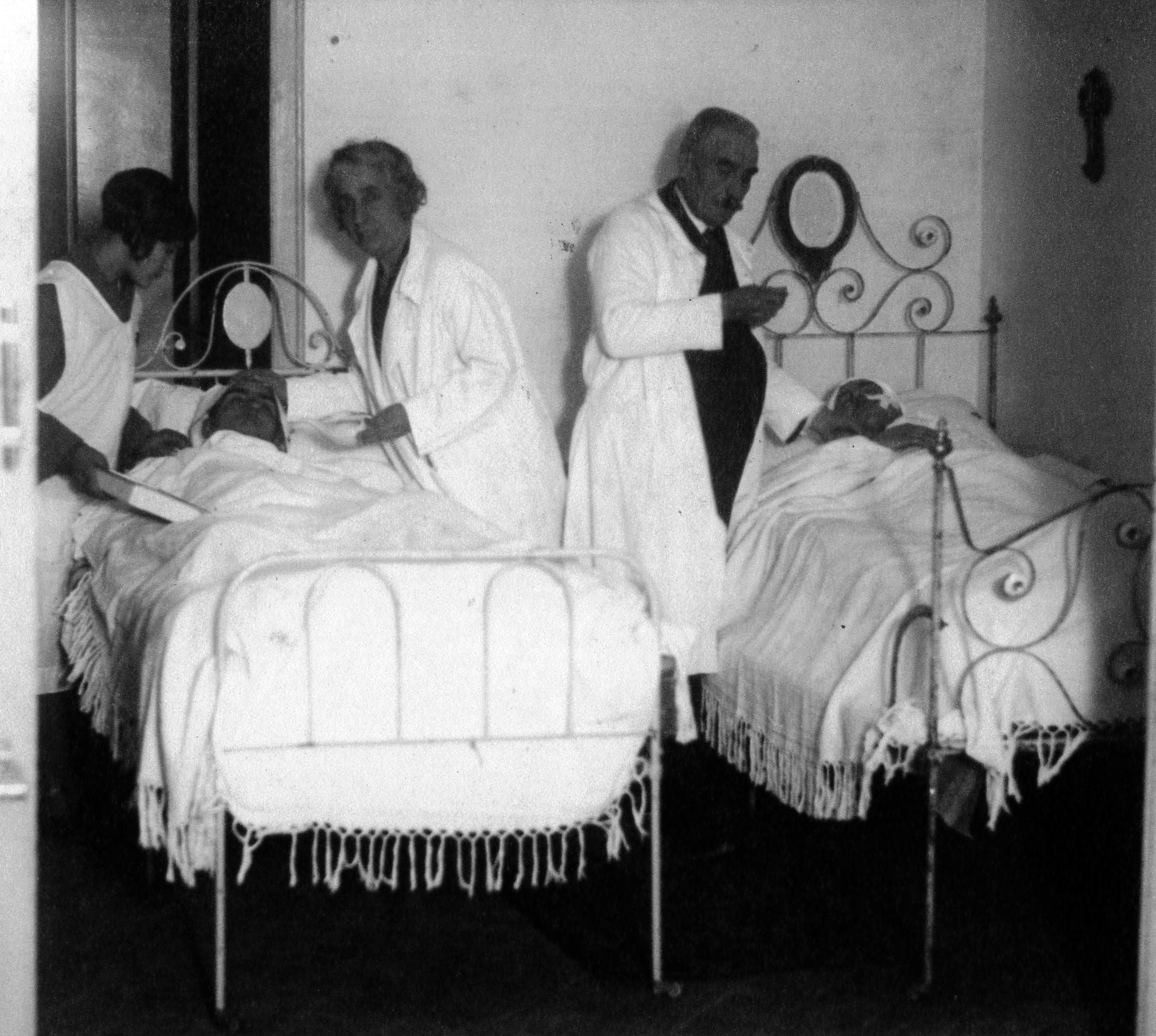 Inauguraciò de dispensari mèdic l'any 1937. Foto: Creu Roja
