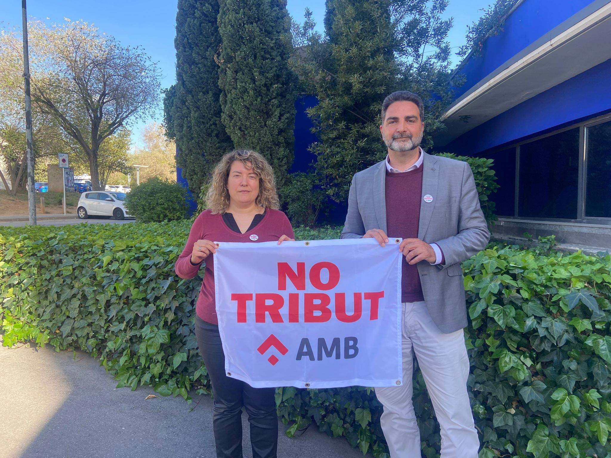 La portaveu de la plataforma "NO al Tribut", Mireia Sanjuan i el portaveu de Ciutadans, Aldo Ciprian. Foto: Alba M. Vallejo