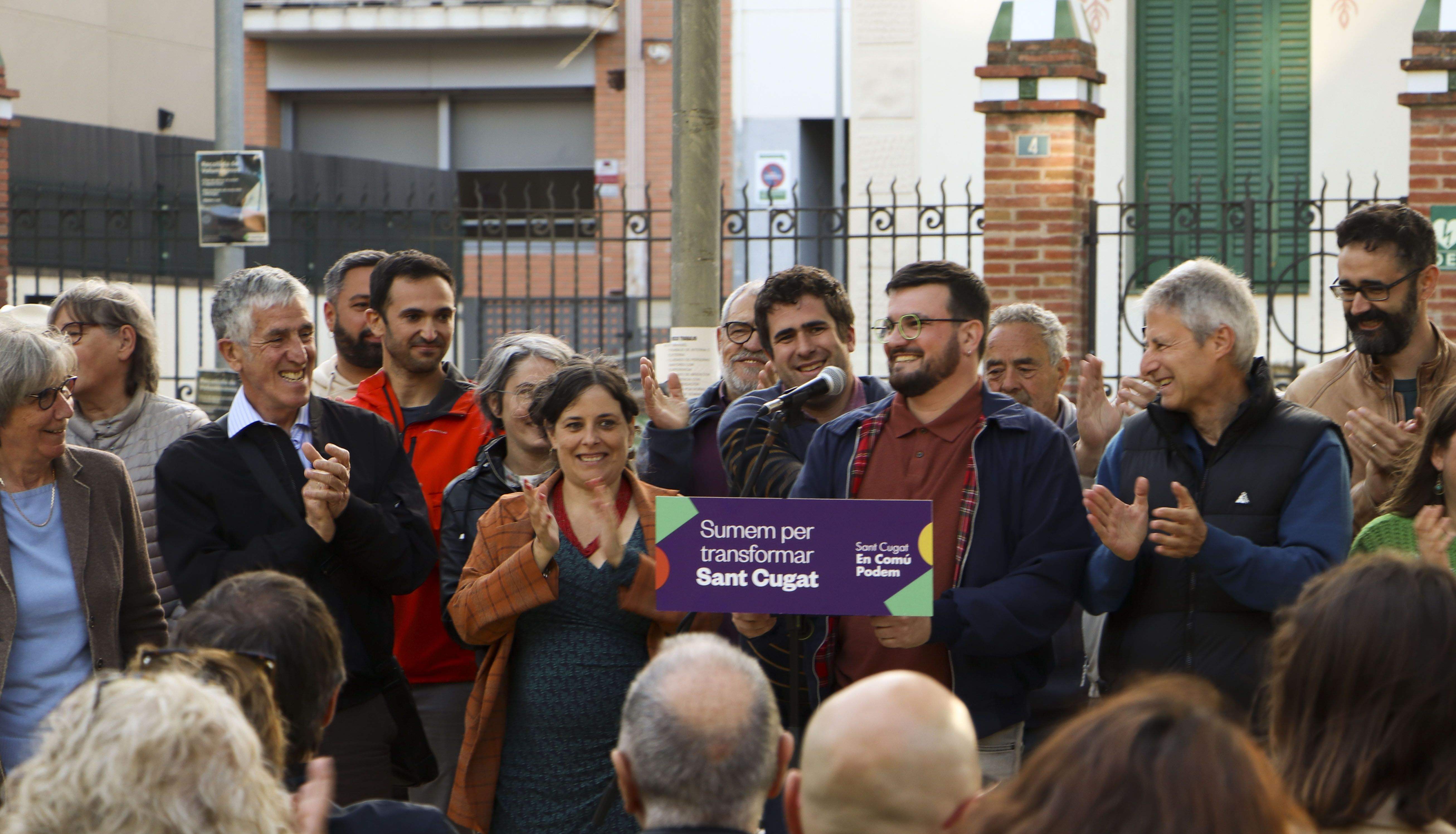 El candidat a alcaldable Ramon Gutiérrez, d'En Comú Podem Sant Cugat, amb la resta de membres de la llista electoral. FOTO: Júlia Jiménez