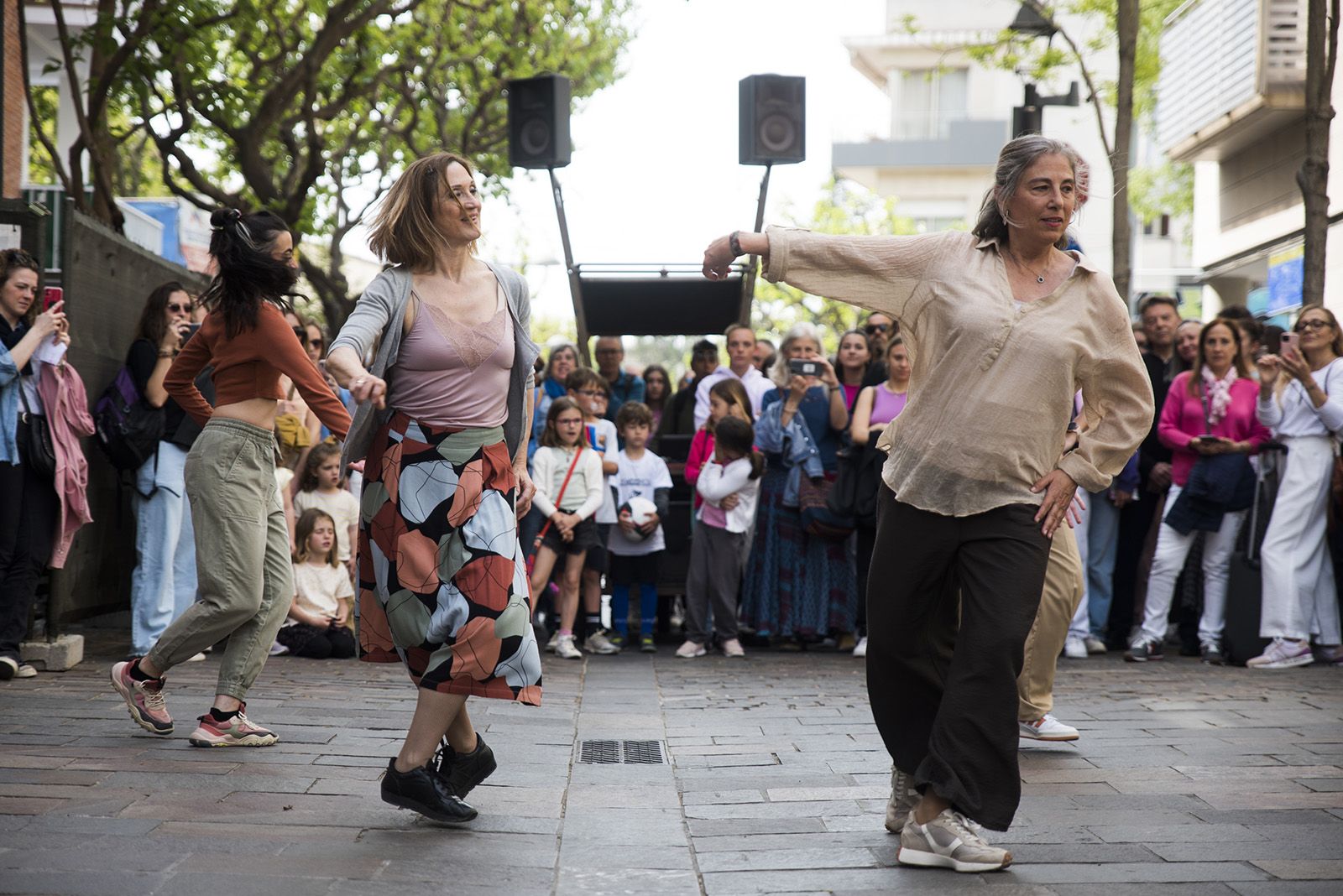 Dia Internacional de la Dansa:  El carrer dansa. FOTO: Bernat Millet.