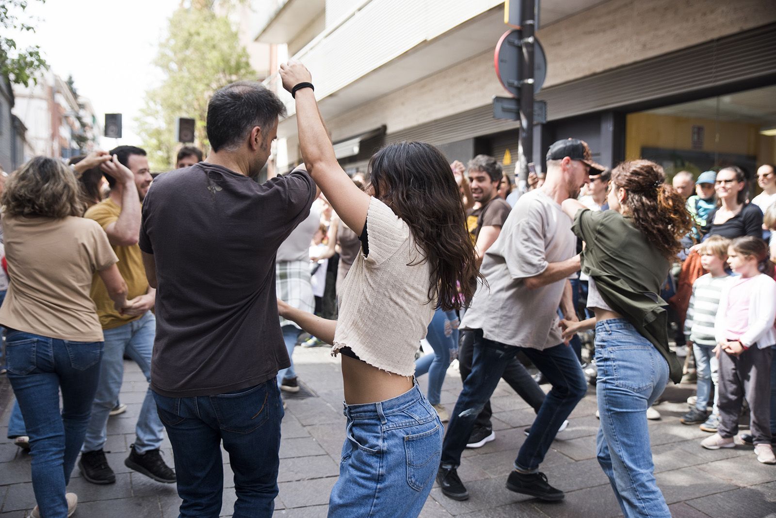 Dia Internacional de la Dansa:  El carrer dansa. FOTO: Bernat Millet.